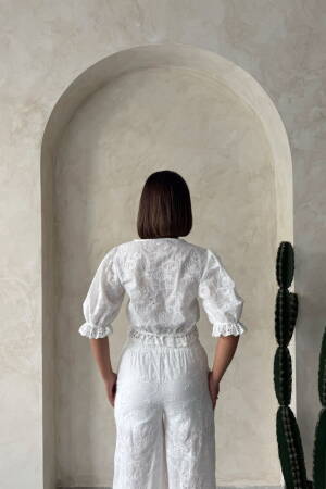 Floral Detailed Embroidered Blouse - Brand: Topshow - Women's Clothing Wholesale - Globality Store