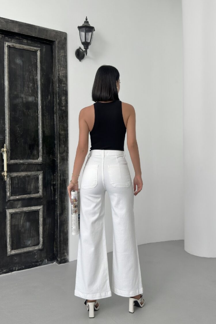Front Pocket Detailed Jeans