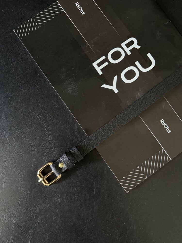 Slim Women's Belt With Square Buckle