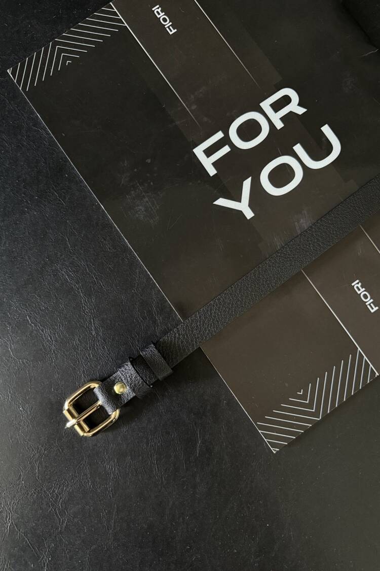 Slim Women's Belt With Square Buckle