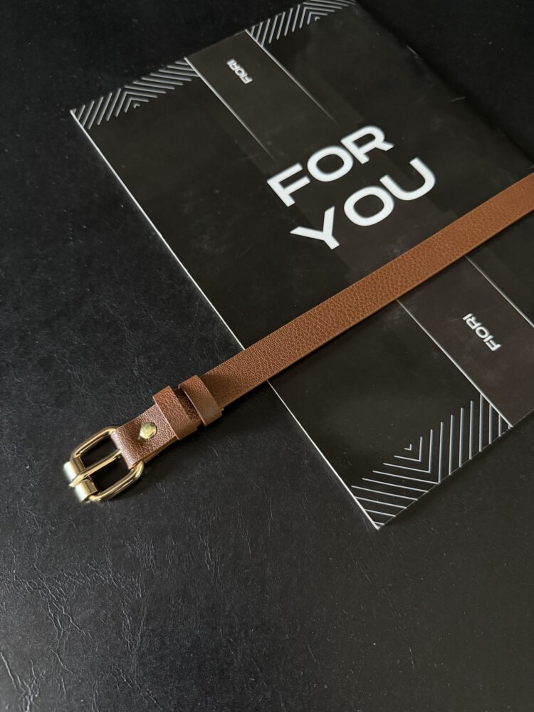 Slim Women's Belt With Square Buckle