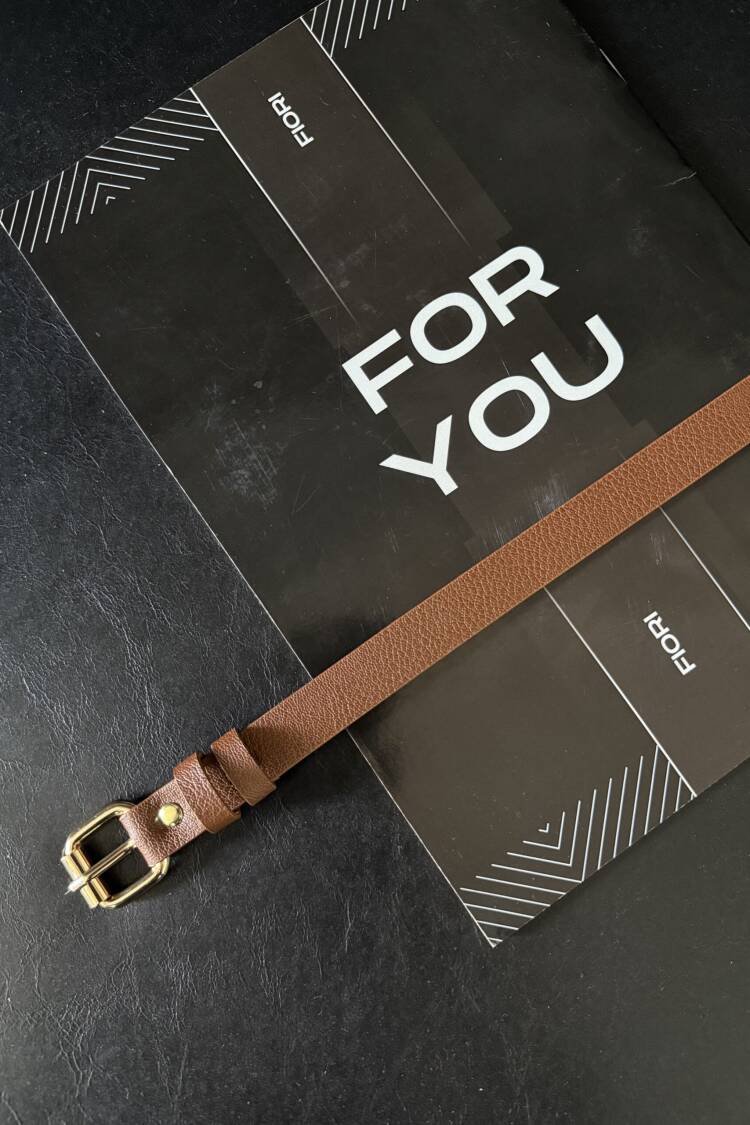 Slim Women's Belt With Square Buckle
