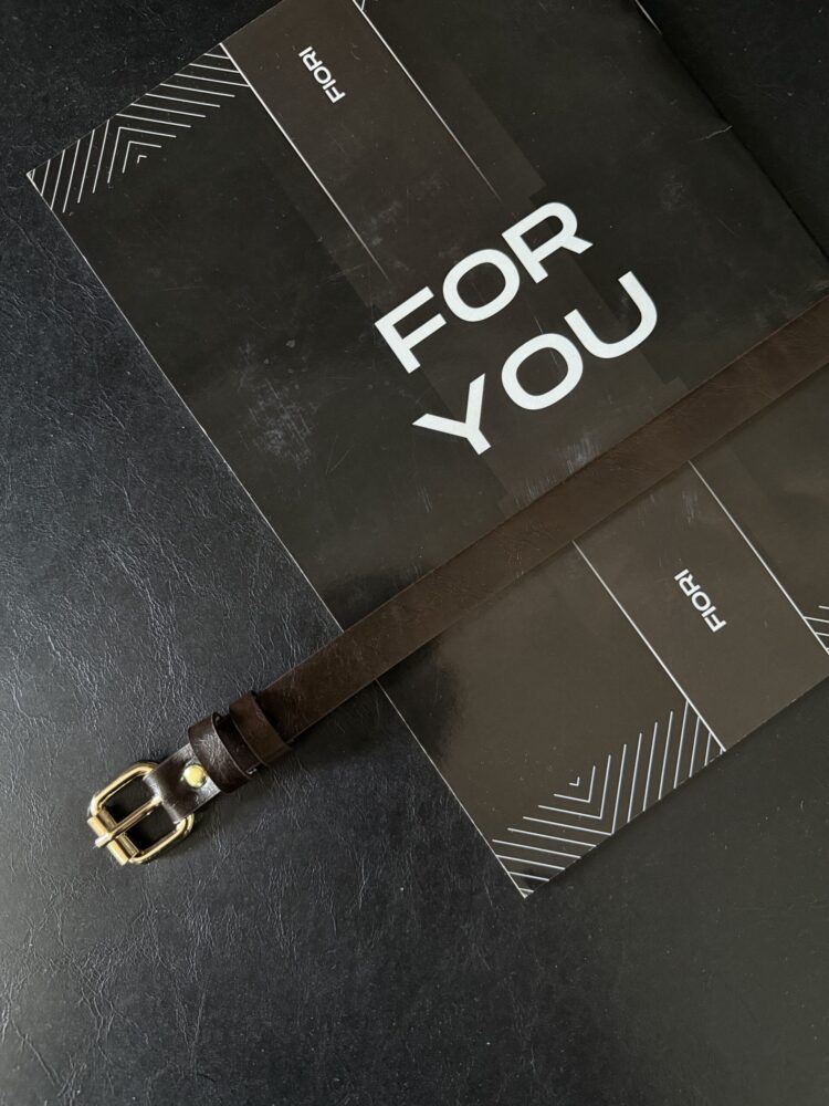Slim Women's Belt With Square Buckle