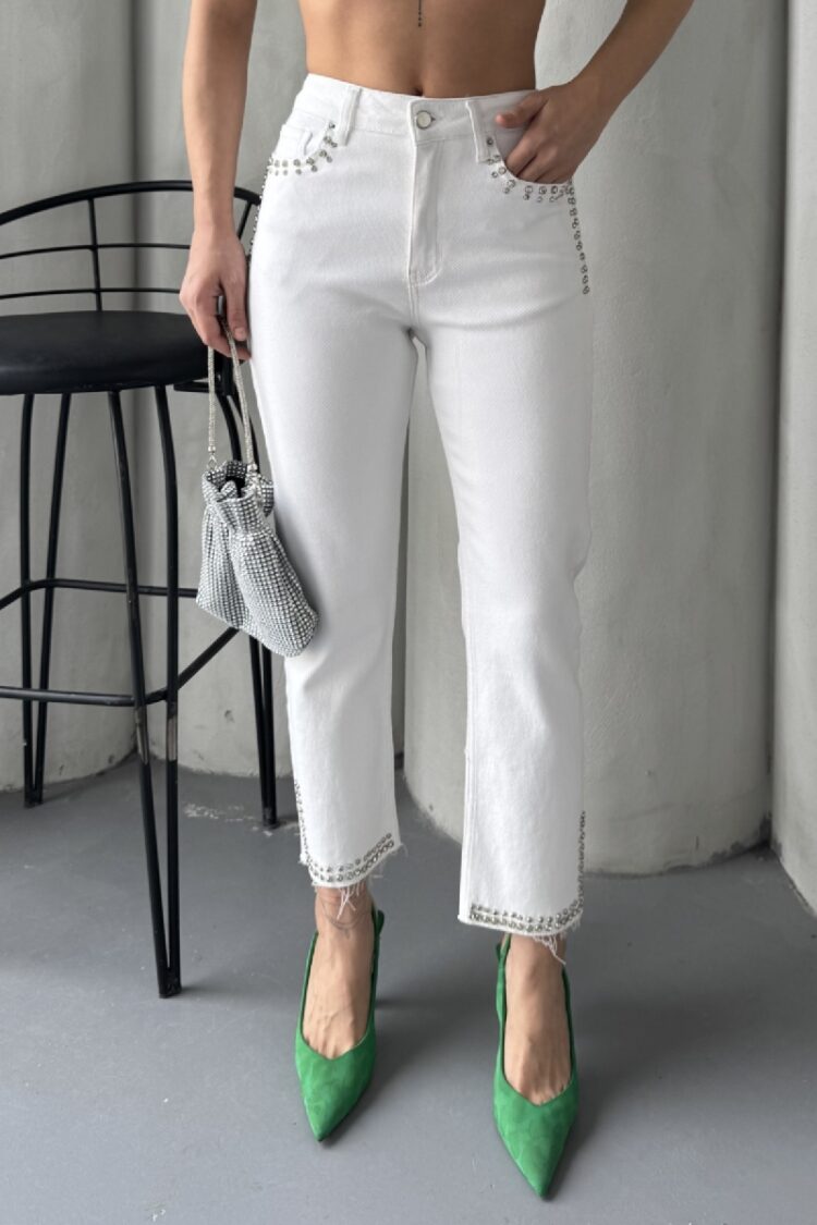 Mom Fit Jeans With Stones