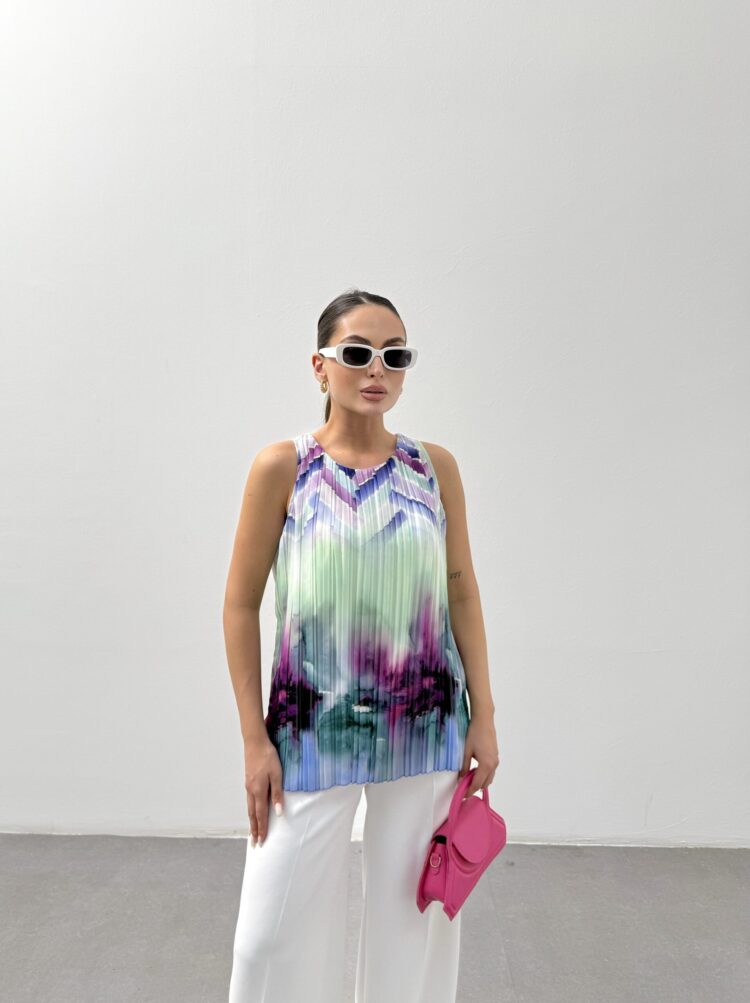 Pleated Zero Sleeve Blouse