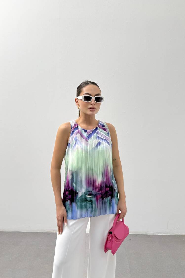 Pleated Zero Sleeve Blouse