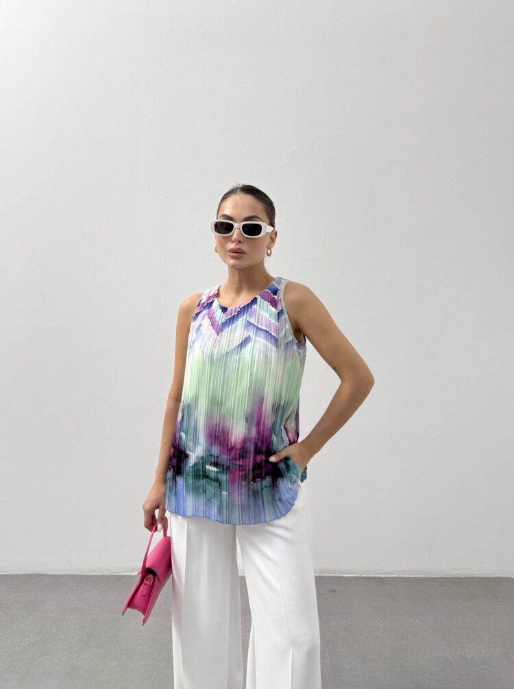 Pleated Zero Sleeve Blouse