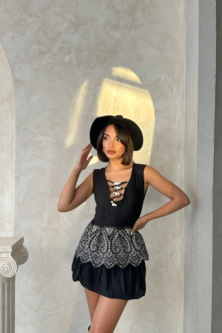 Embroidered Sleeveless Blouse