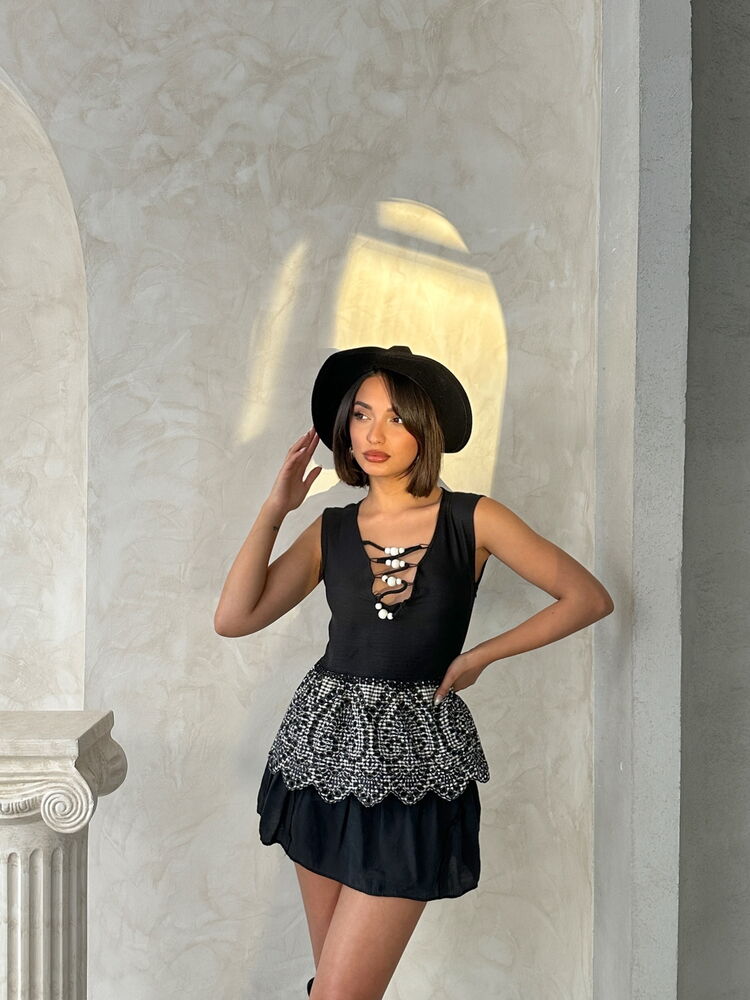 Embroidered Sleeveless Blouse