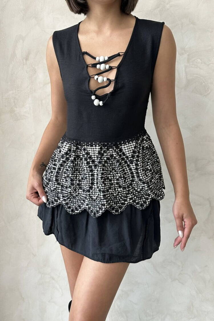 Embroidered Sleeveless Blouse
