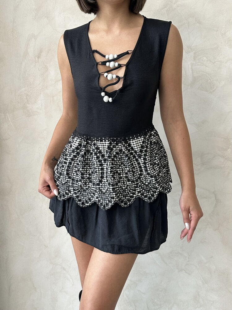 Embroidered Sleeveless Blouse