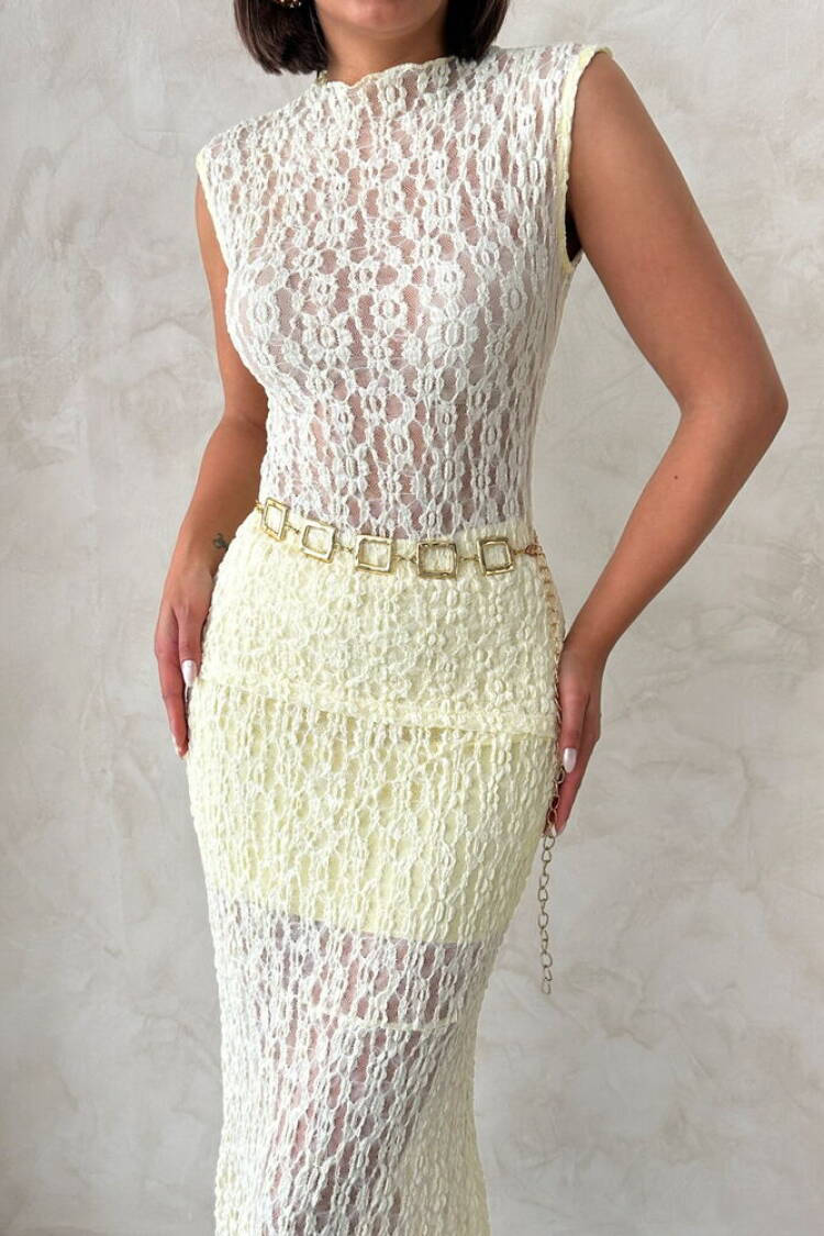 Zero Sleeve Lace Blouse