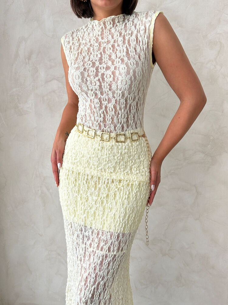 Zero Sleeve Lace Blouse
