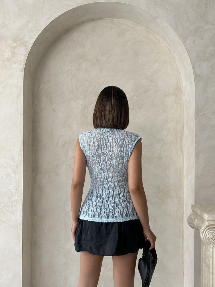 Zero Sleeve Lace Blouse