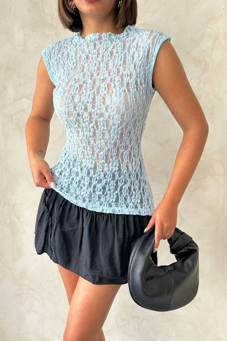 Zero Sleeve Lace Blouse