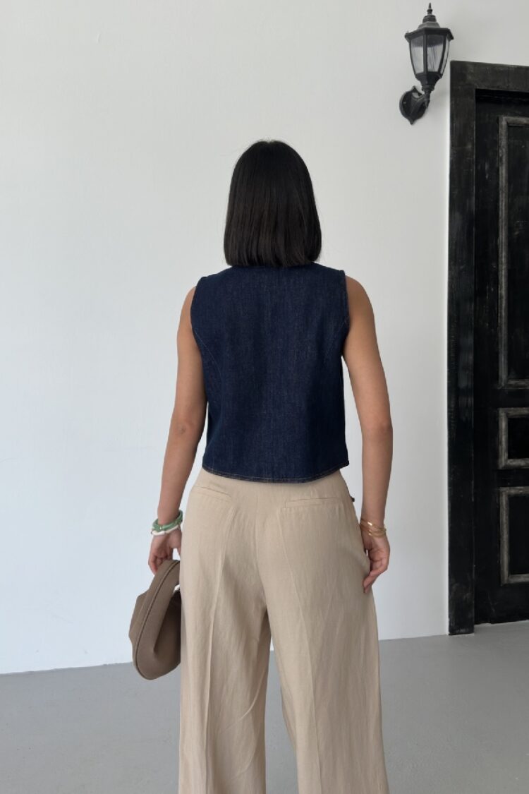 Buttoned Vest