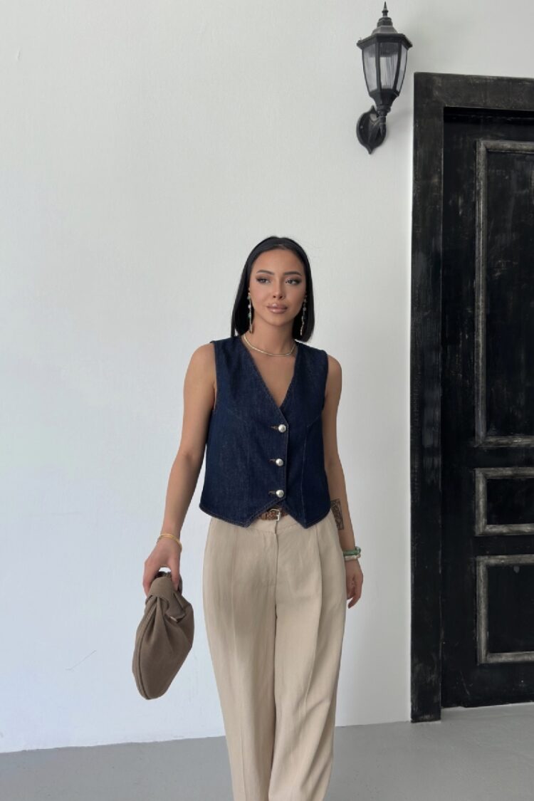 Buttoned Vest