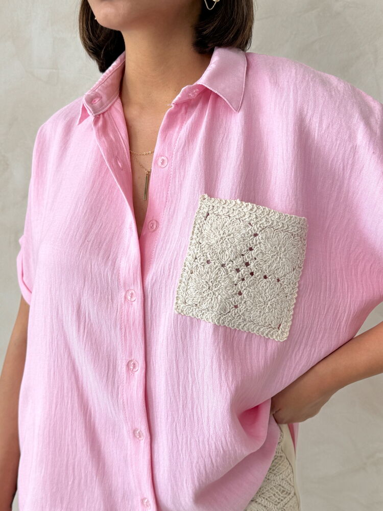 D2360 Linen Shirt With Applique Pockets