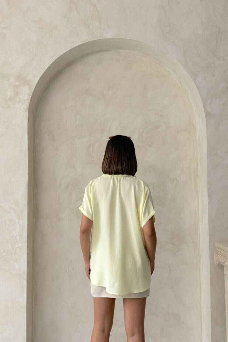 D2360 Linen Shirt With Applique Pockets