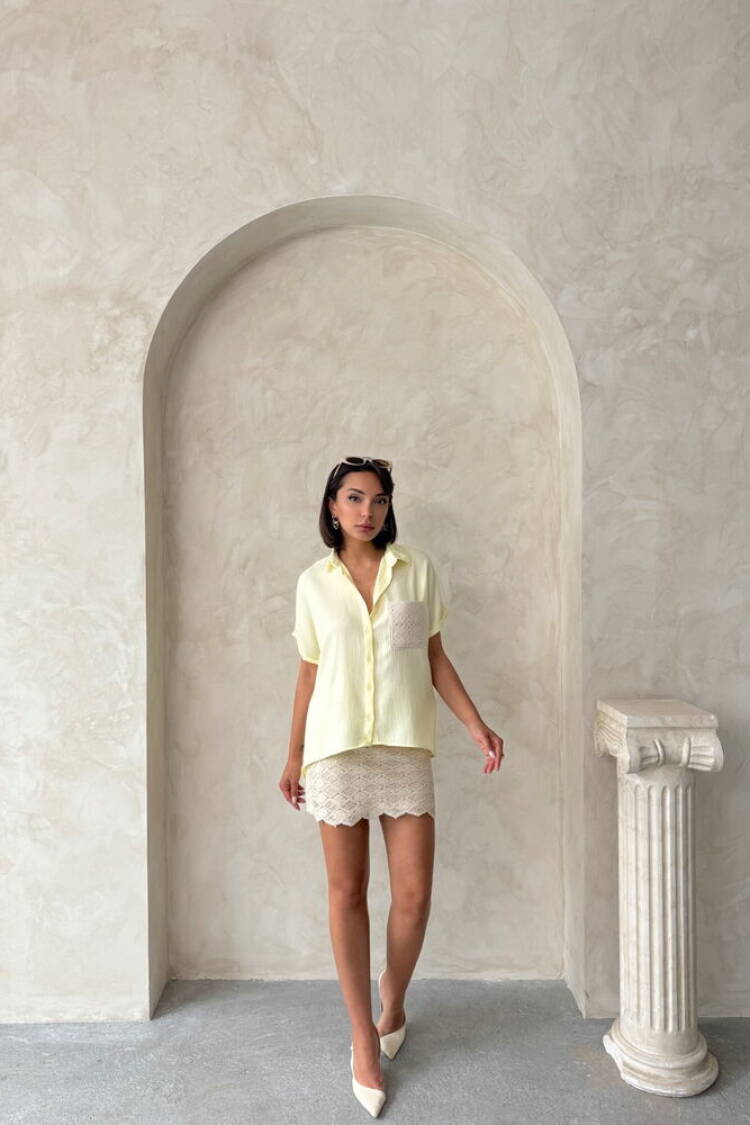 D2360 Linen Shirt With Applique Pockets