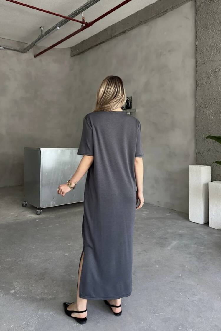 Grey Shift Dress With Round Neck And Regular Sleeves