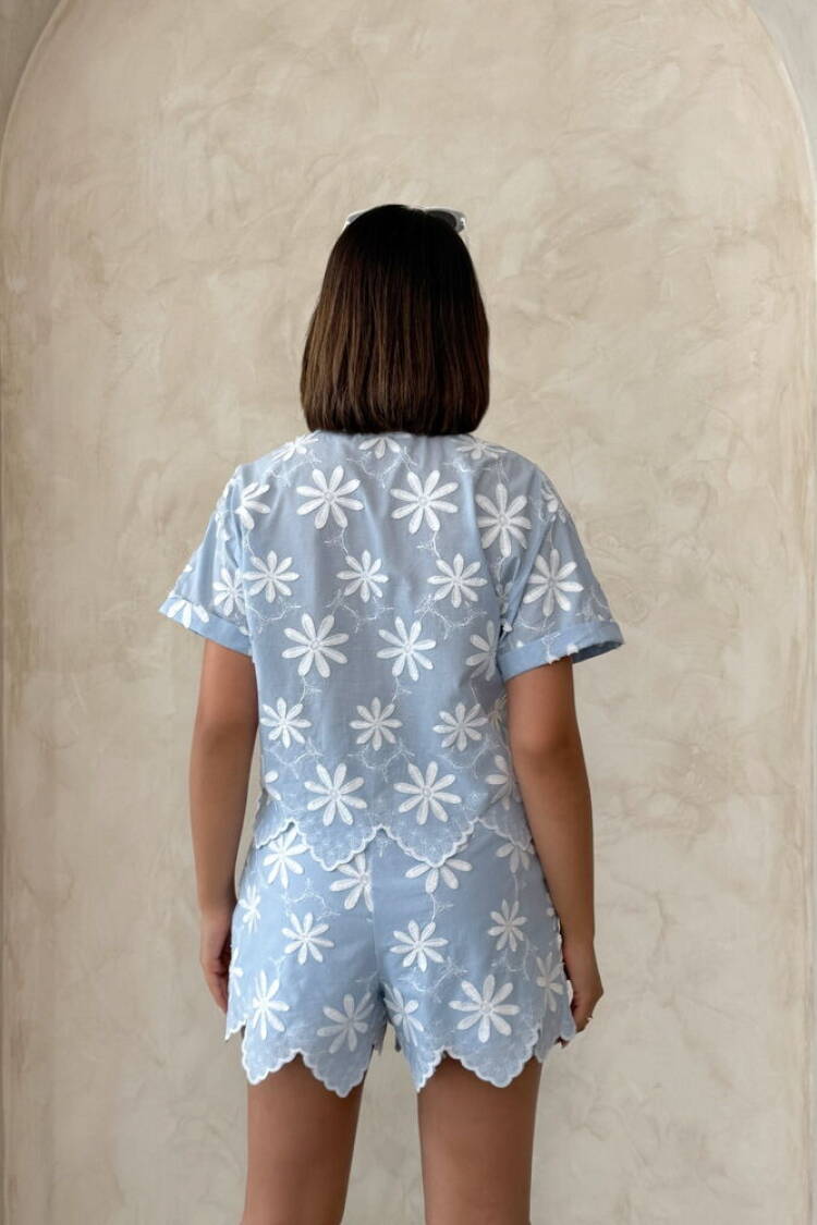 Floral Casual Shirt With Buttoned Closure