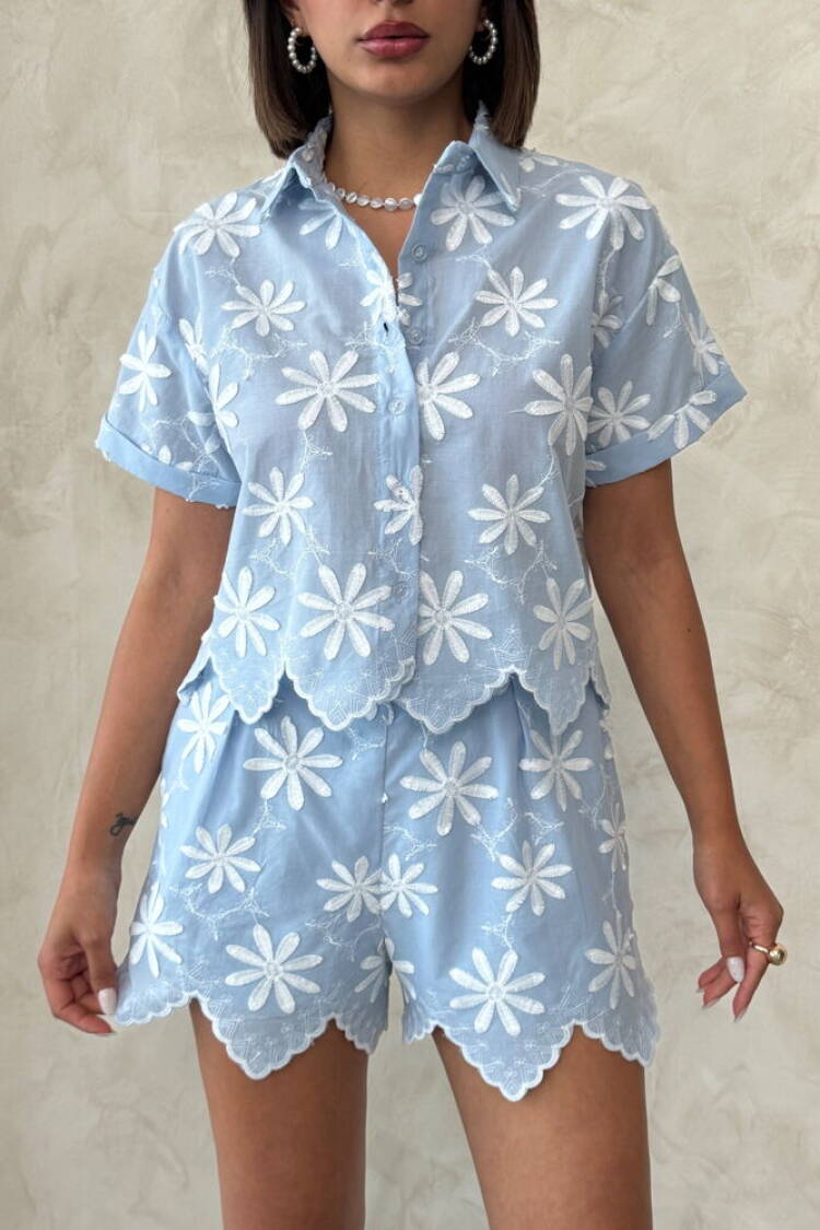 Floral Casual Shirt With Buttoned Closure