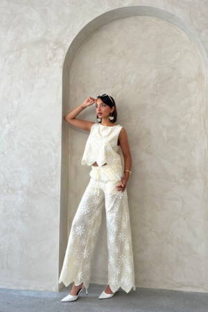 White Floral Palazzo Pants - Brand: Topshow - Women's Clothing Wholesale - Globality Store