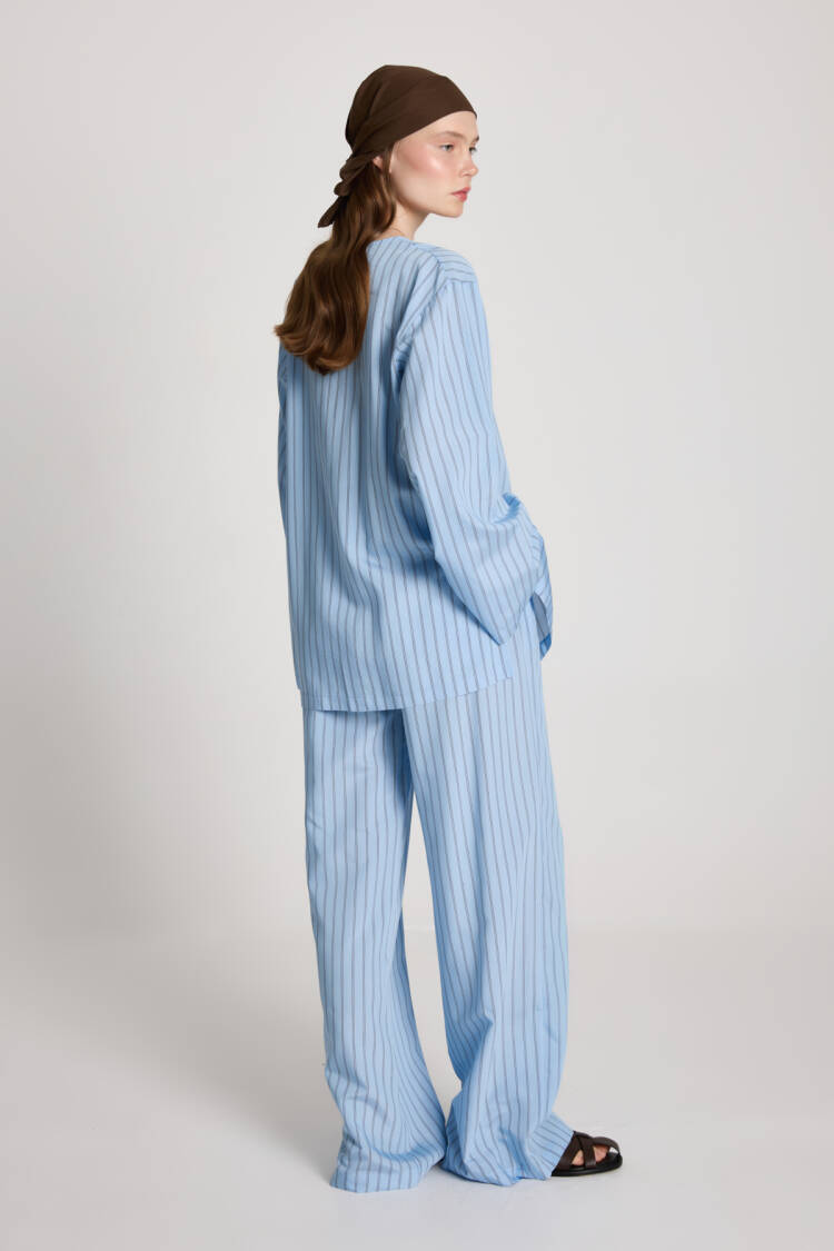Striped Oversized Fit Suit With Tie Closure