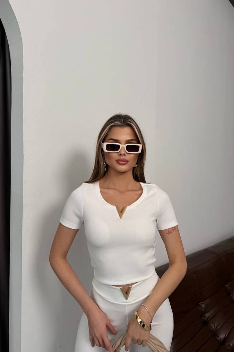White Elegant Slim Fit Suit