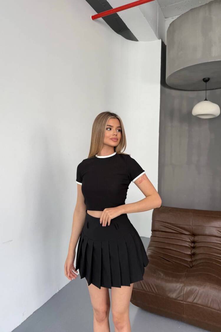 Black Crop Top Slim Fit With Round Neck