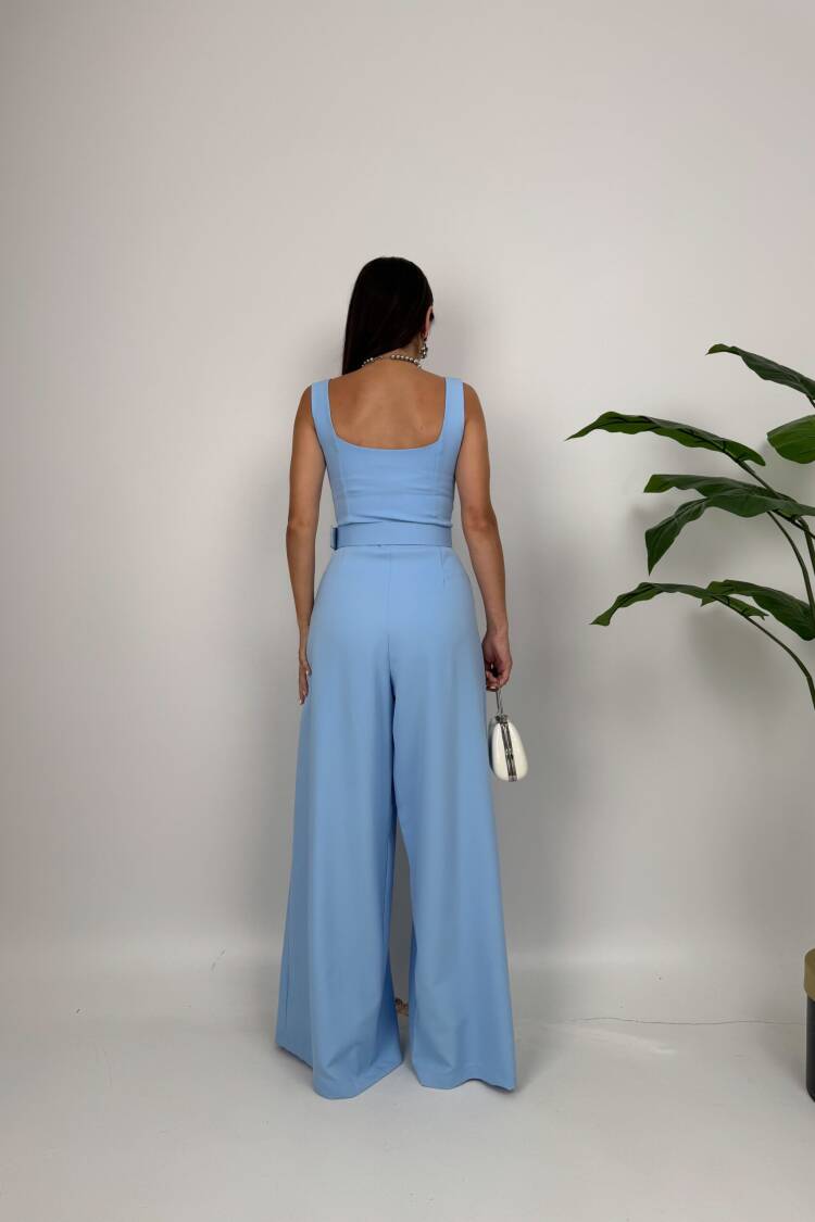 Elegant Sleeveless Jumpsuit With Square Neck