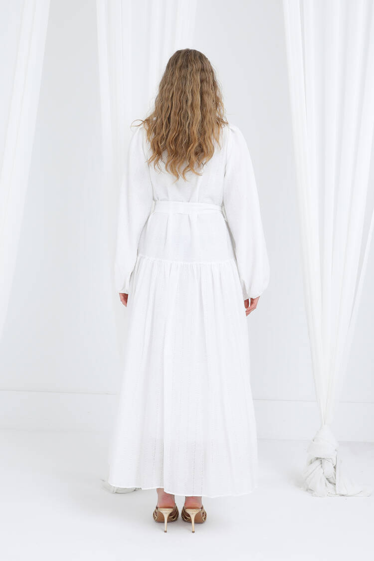 White Elegant A-Line Maxi Dress With Notched Neck