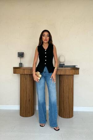 Elegant Fitted Vest With Buttoned Closure - Brand: Elisa - Women's Clothing Wholesale - Globality Store