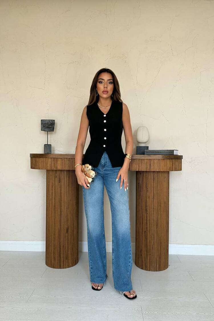Elegant Fitted Vest With Buttoned Closure