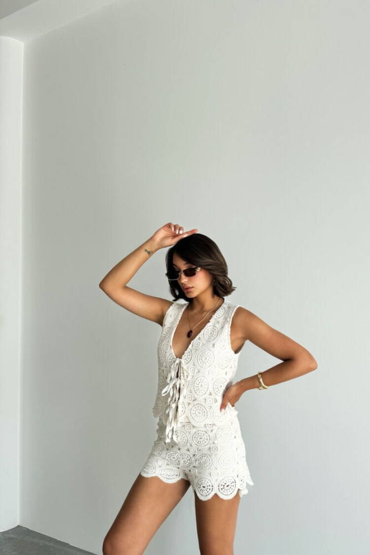 White Sleeveless Tie V-Neck Casual Shirt