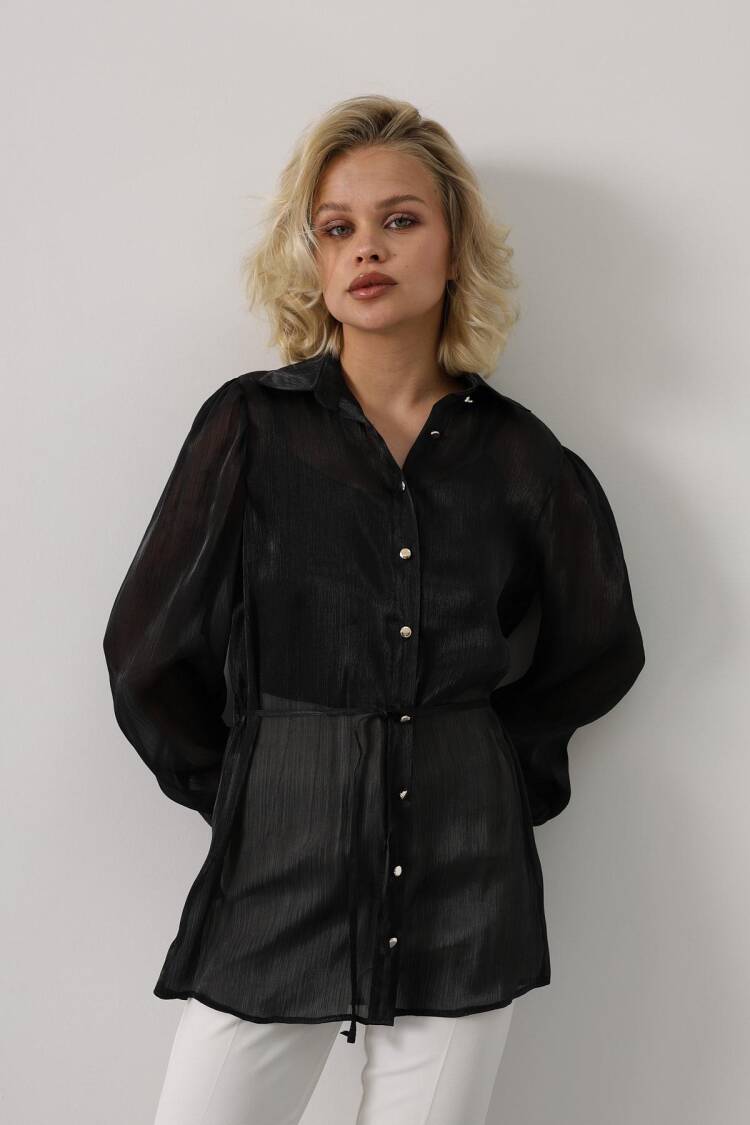 ElegantShirt With Notched Neck And Buttoned Closure