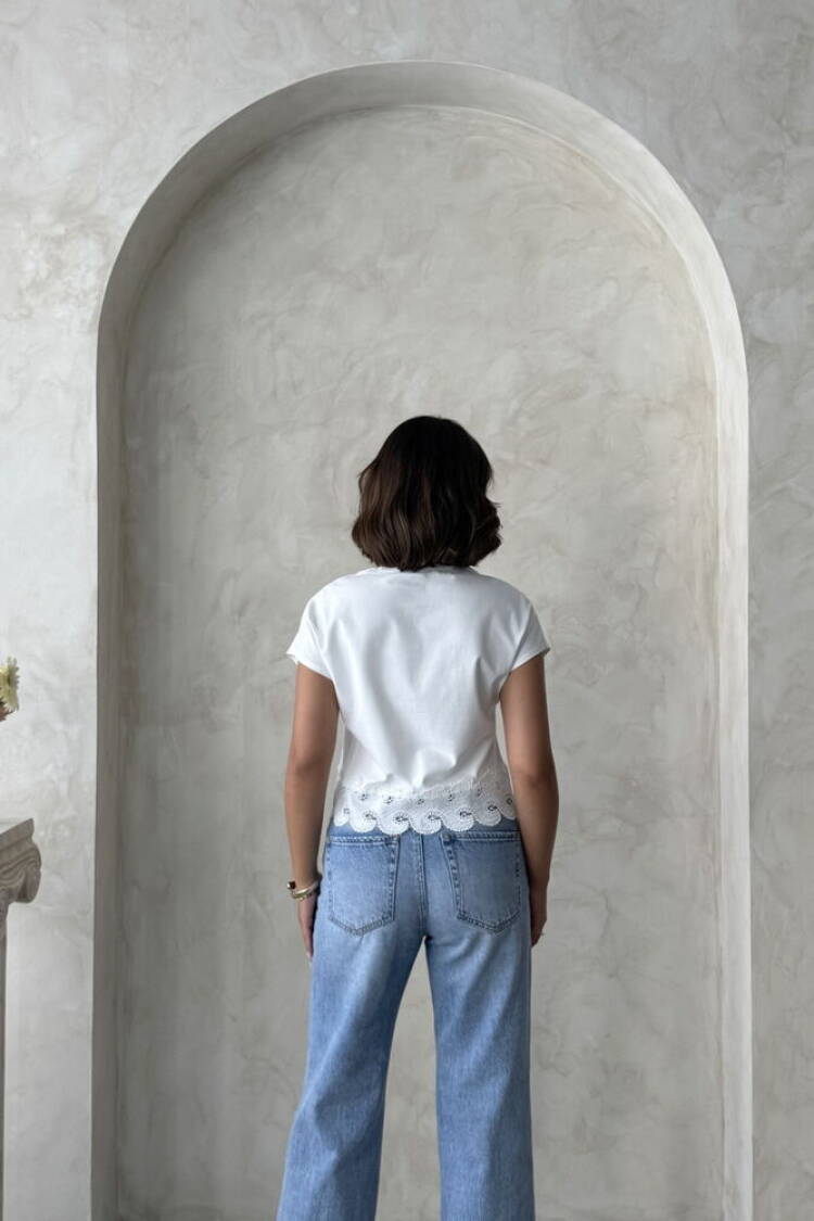 White Blouse With Slim Fit And Cap Sleeves