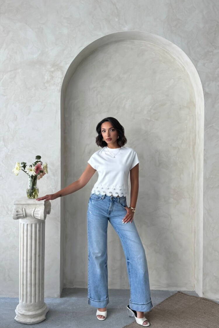 White Blouse With Slim Fit And Cap Sleeves