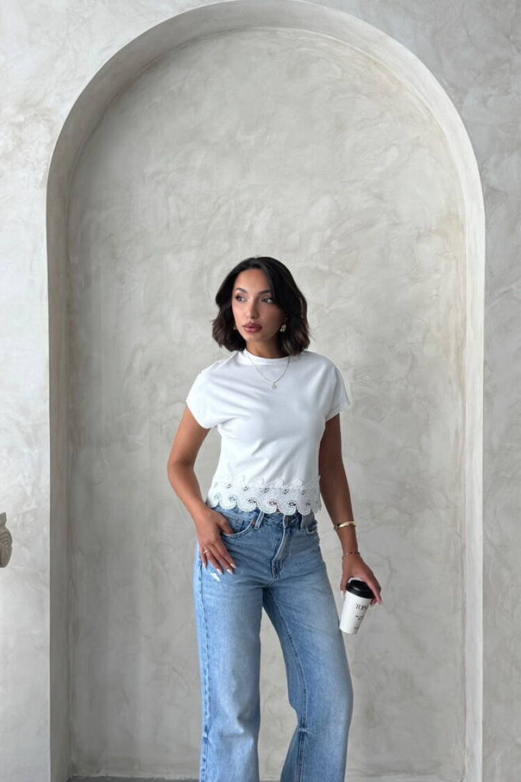 White Blouse With Slim Fit And Cap Sleeves