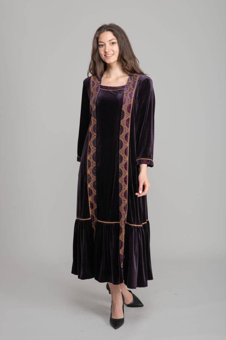 ElegantMidi Shift Dress With Square Neck