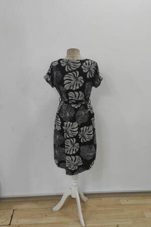 Black Floral Shift Dress With Short Sleeves - Brand: Janes - Women's Clothing Wholesale - Globality Store