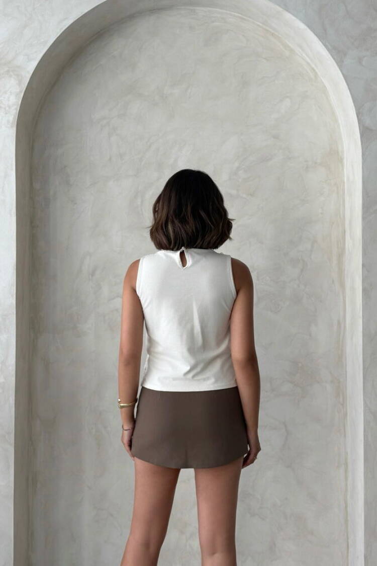 White Sleeveless Casual Blouse