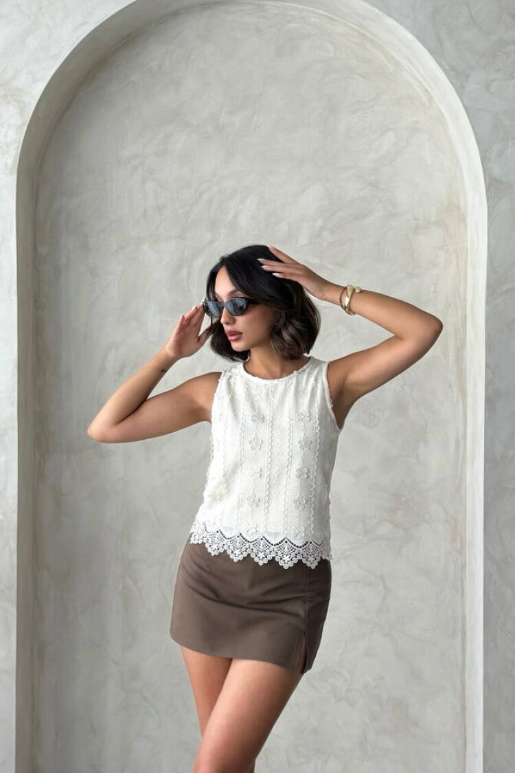 White Sleeveless Casual Blouse