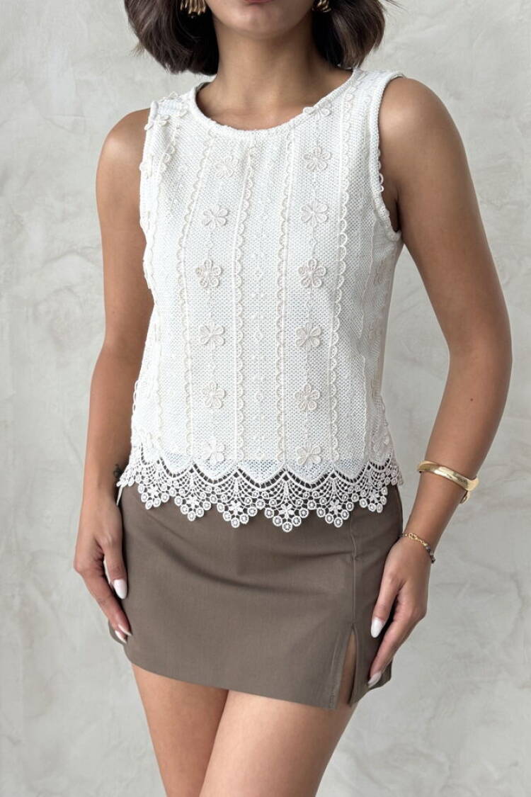 White Sleeveless Casual Blouse