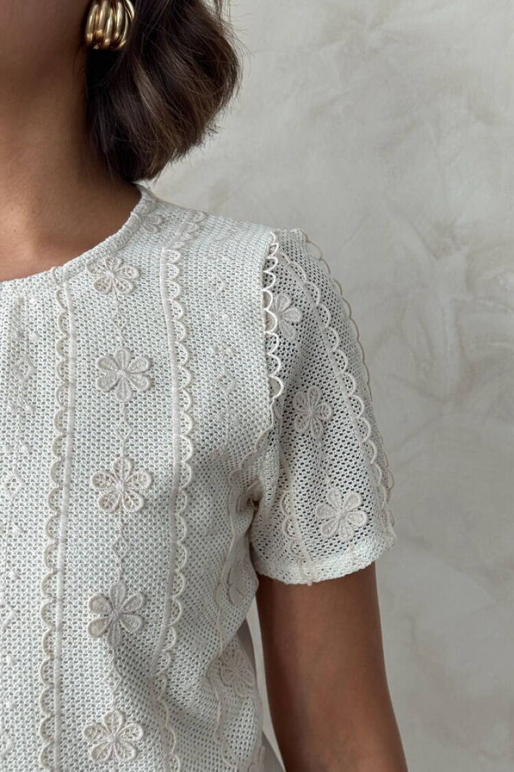 White Floral Casual Crop Blouse