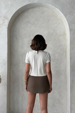 White Floral Casual Crop Blouse - Brand: Topshow - Women's Clothing Wholesale - Globality Store