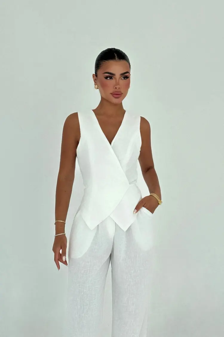 ElegantSleeveless Palazzo Suit