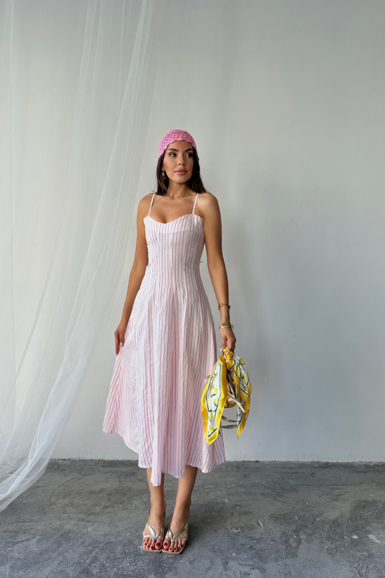 White Fit And Flare Dress With Sweetheart Neck