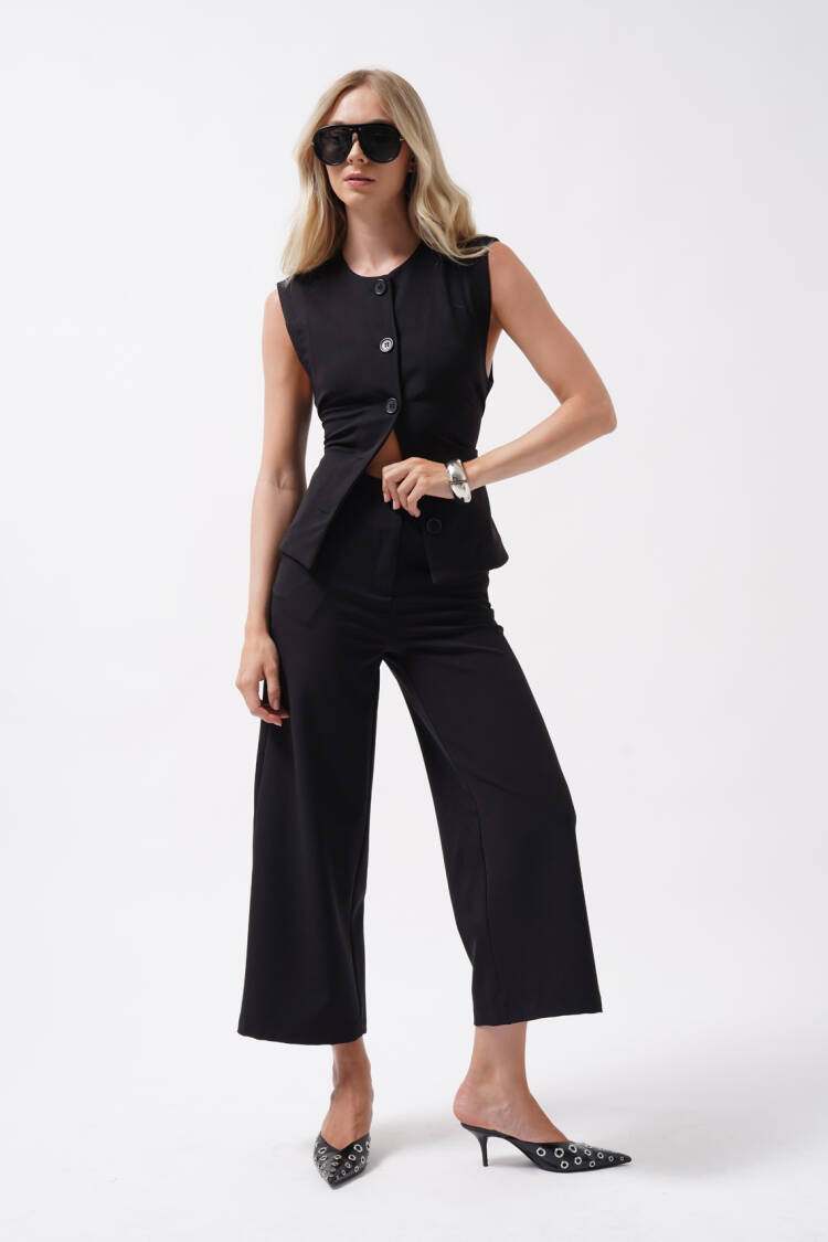 Palazzo Pants With Wide Leg And Buttoned Closure